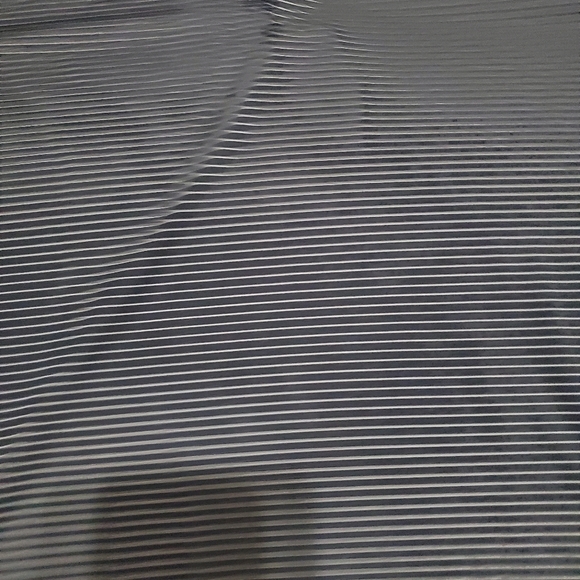 Like New! Men's Cutter & Buck Golf Shirt - Picture 4 of 4